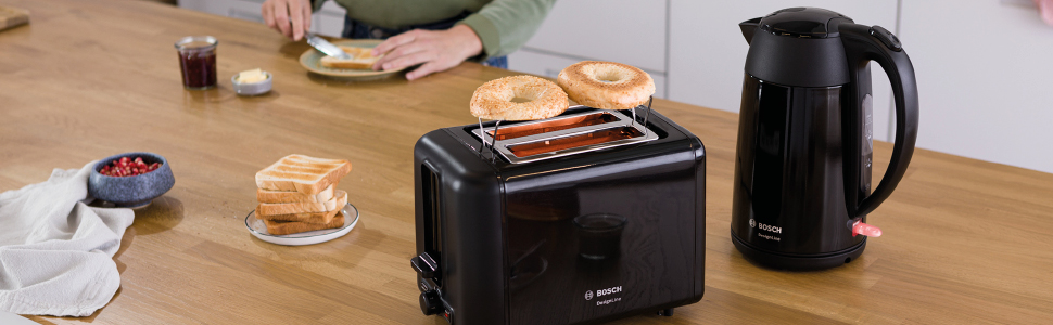 Електричний чайник Bosch DesignLine TWK3P424 бездротовий, 1.7 л, 2400 Вт, червоний (чорний), з індикатором рівня води та захистом від перегріву