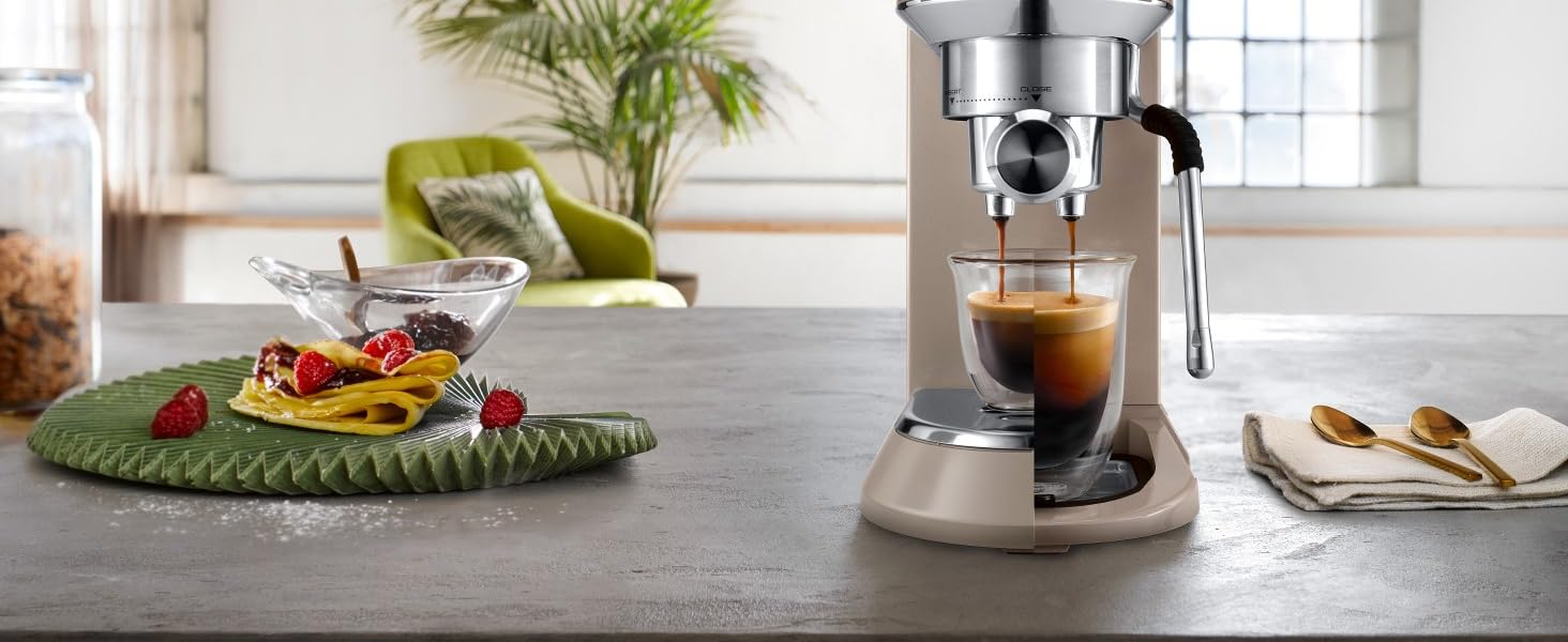 Еспресо-машина De'Longhi Style EC 685.B Dedica + Kit Barista: компактна, з професійним капучинатором, для кави та ESE-капсул