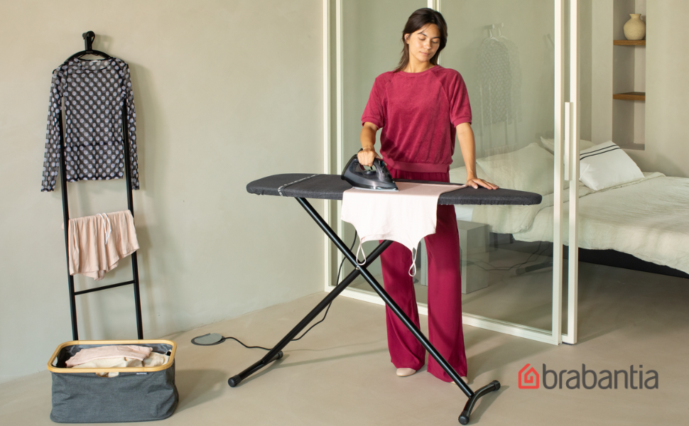 Гірчиця для прасування Brabantia Bügelbrett B, 124 x 38 см, 100% Fairtrade-Baumwolle, стабільна, регульована по висоті, з підставкою для праски, Denim Black