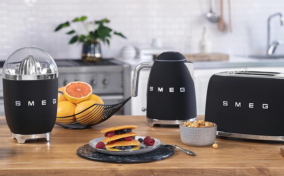 Електрична соковижималка для цитрусових Smeg CJF11CREU, 70 Вт, з фільтром та конусом із нержавіючої сталі, колір крем