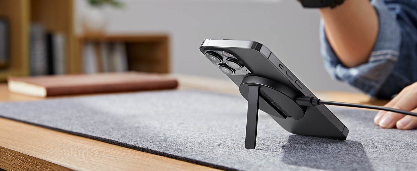 Бездротовий зарядний пристрій ESR MagSafe з підставкою для iPhone 17/16/16 Pro/16 Pro Max/15/14/13, AirPods 4/3/2 Pro, білий (без адаптера живлення)