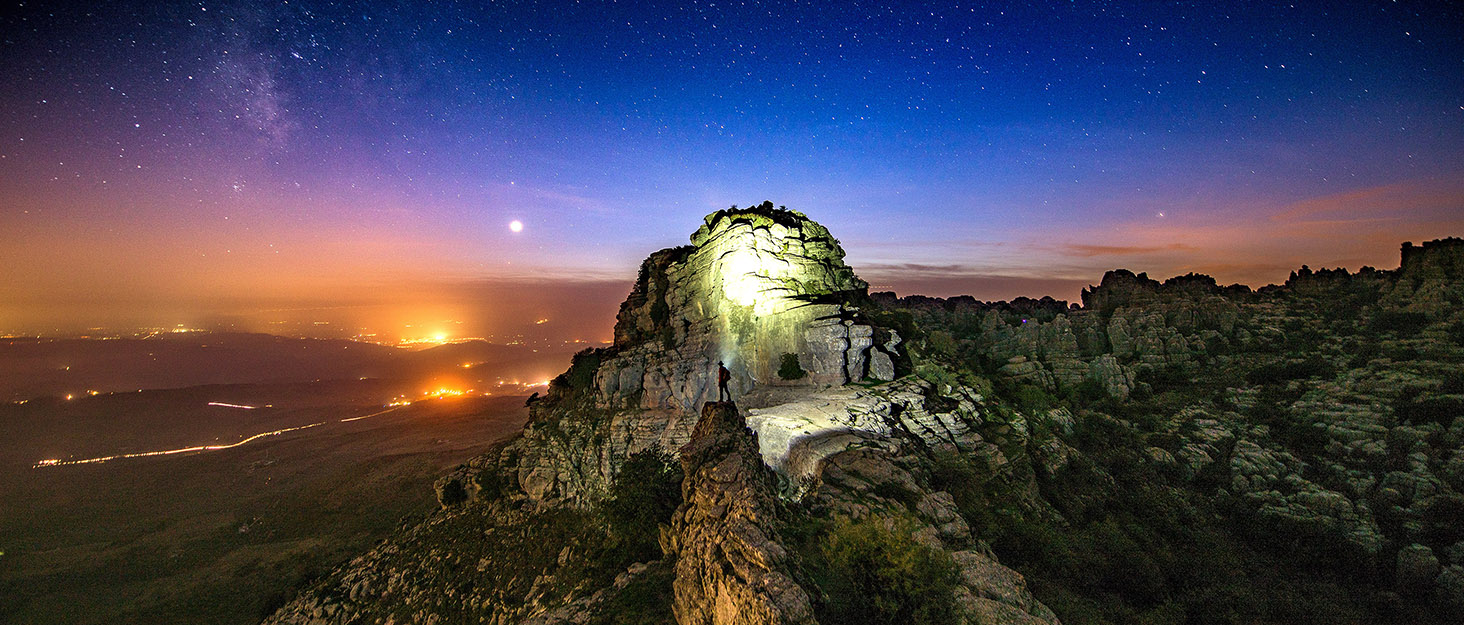 Ліхтарик Shadowhawk LED перезарядна 2 шт. | Тактичний ліхтарик (2 вимикачі) 500000 люмен, дальність до 1000м, час роботи 12 год для кемпінгу/відпочинку на природі/походів, регульована яскравість, чорний