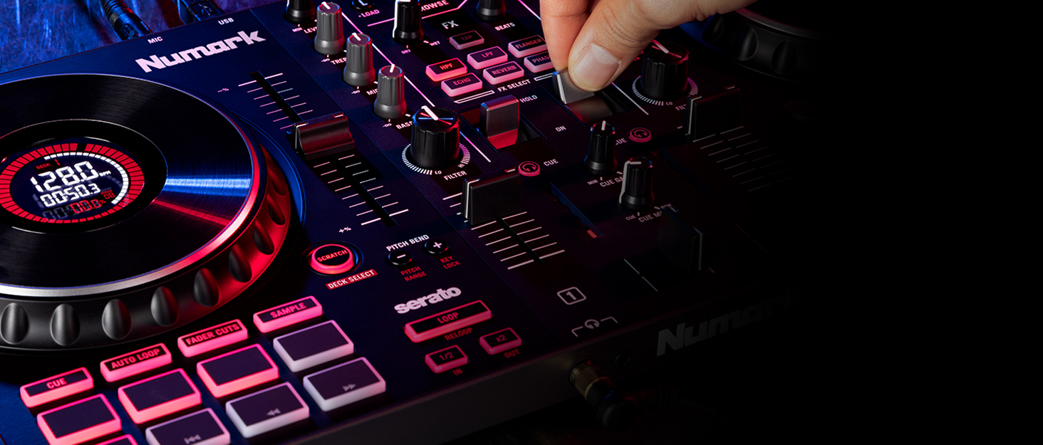 DJ контролер Numark DJ2GO2 Touch: 2-канальний, компактний, з мікшером та аудіоінтерфейсом, Serato Lite