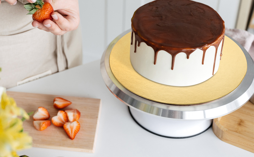 Кінзіндер: Поворотна платформа для тортів, вертушка для декорування з підставками, шпателі, гребінці, підставки для випічки