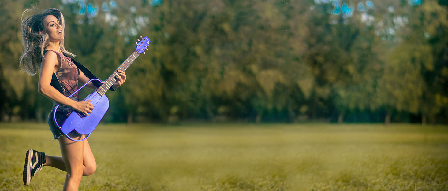 Укулеле Enya Ukulele-Sopran NOVA U Mini 21 дюйм - блакитне укулеле з карбону, професійне для початківців, дорослих та дітей. Комплект з чохлом, ремінком, каподастром та струнами. Чудовий подарунок та для подорожей.