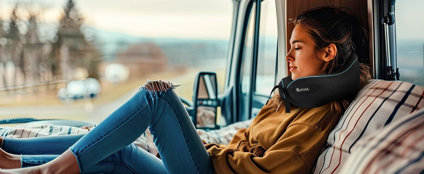 Подушка для шиї у літак Memory Foam з регульованими ремінцями, дихаючим чохлом, у вигляді «вушка» для літака, авто, поїзда. У комплекті сумка з гачком для зручного транспортування. Стандартна, для дорослих