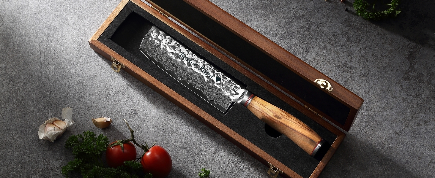 Японський ніж Zayiko Minami Premium з лезом 12 см з дамаської сталі 67 шарів з ручкою з оливкового дерева | Набір кухонних ножів для професіоналів | З гравіюванням