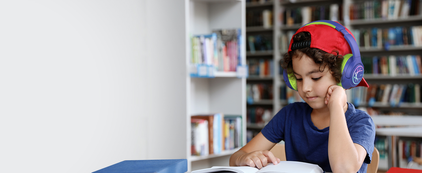 iClever Бездротові навушники для дітей з LED-підсвіткою, обмеження гучності 74/85 дБ, 43 години роботи, стерео звук, Type-C, AUX-кабель, Bluetooth 5.3, для планшетів/подорожей (зелено-блакитний)