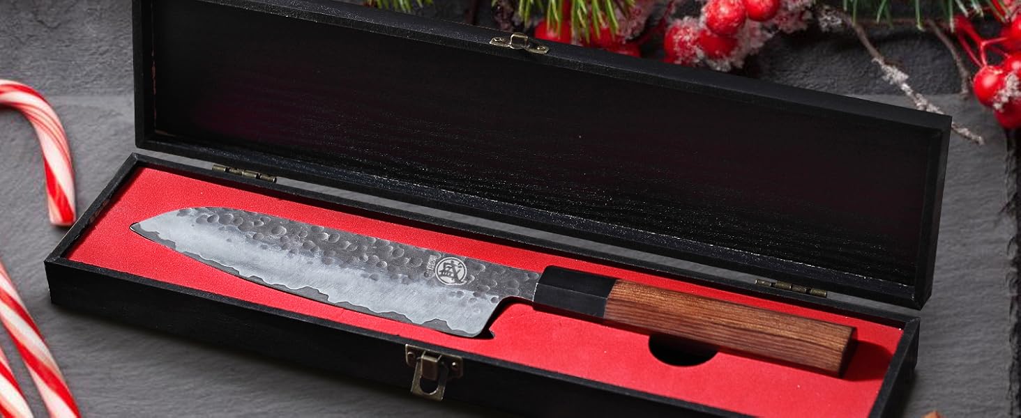 Японський ніж Santoku Mitsumoto Sakari 19 см, ручка з рожевого дерева, сталь з високим вмістом вуглецю, в подарунковій коробці