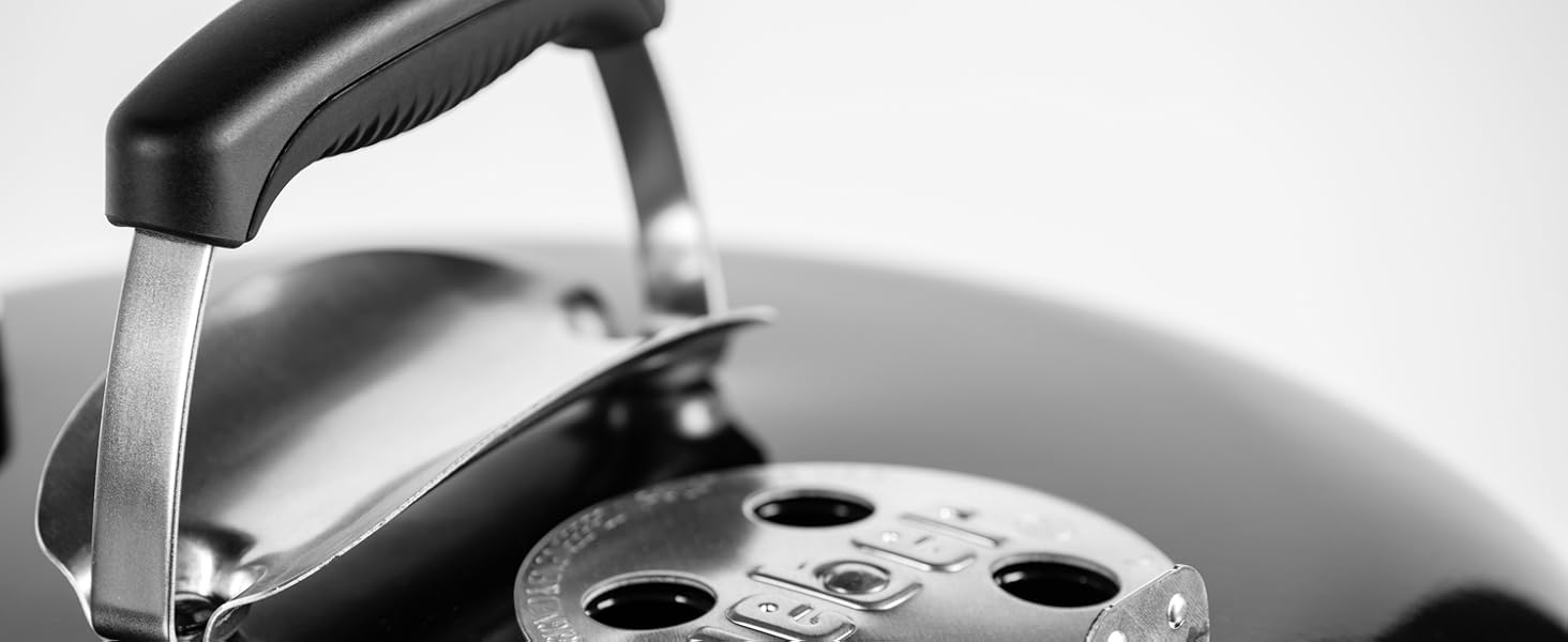 Вугільний гриль Weber Classic Kettle 57 см, чорний, з термометром, емальований, на колесах, для барбекю