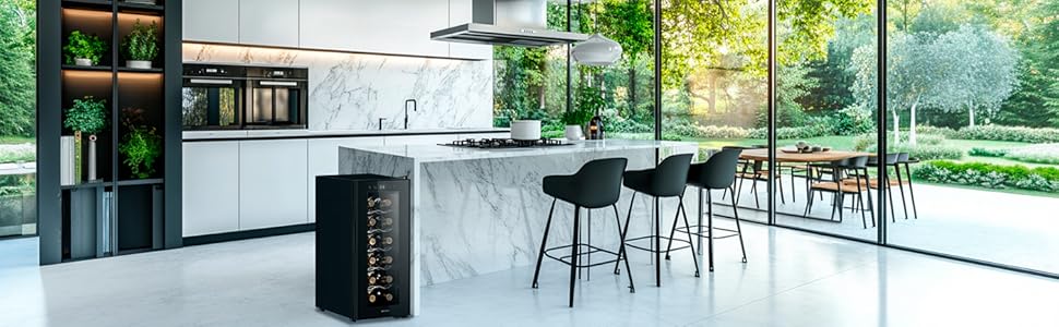 Винний шафа Cecotec Bolero GrandSommelier 830 CoolWood, термоелектрична, тиха, енергоефективна, сенсорне керування, температура 8-18°C, для 12 пляшок, чорна