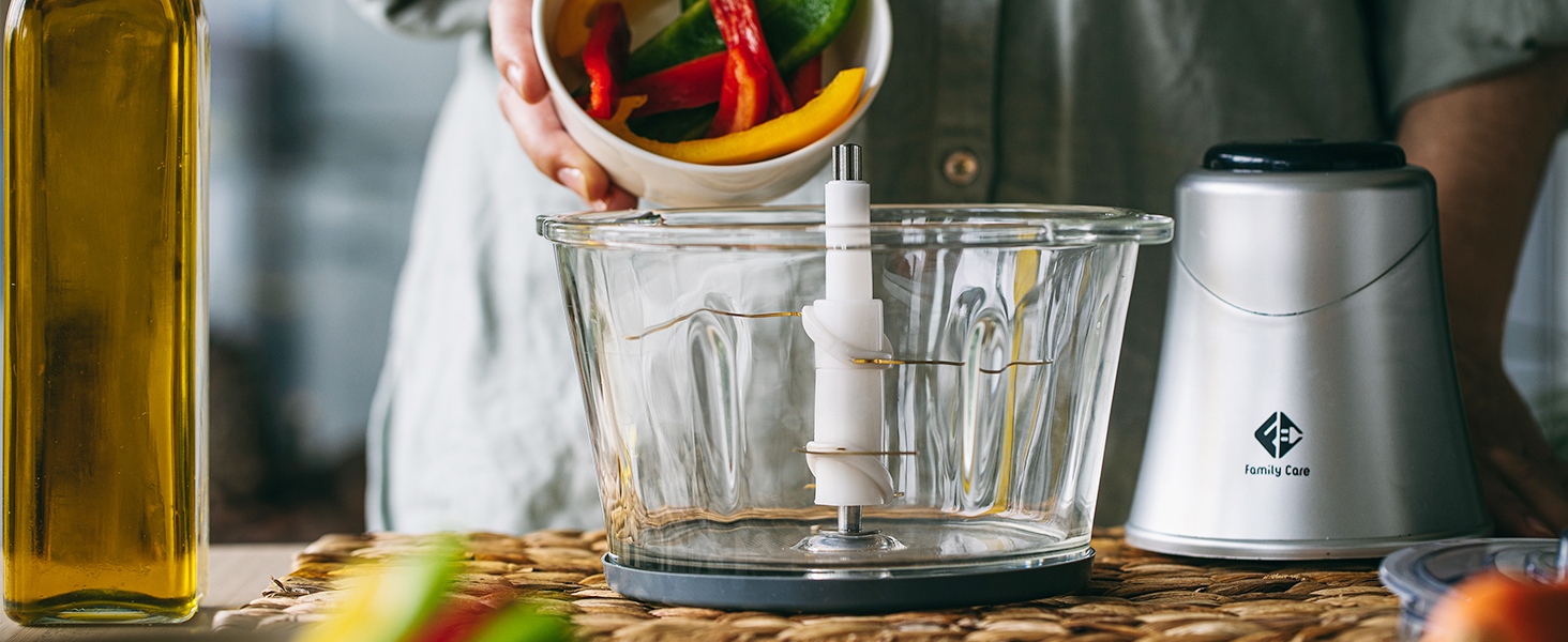 Електричний подрібнювач Family Care для кухні: 3 титанові леза, 300W, скляна чаша 600 мл, подрібнювач м'яса, цибулі, овочів, горіхів, льоду. Багатофункціональний.