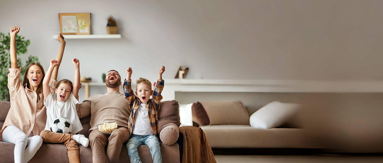 Розумний проєктор AKIYO O2 з підтримкою 1080P, Android 11, WiFi 6, Bluetooth 5.4 та автотрапецеїдною корекцією. Підтримка HDMI, USB, Smartphone, Laptop, PS5. Поворотний на 180°