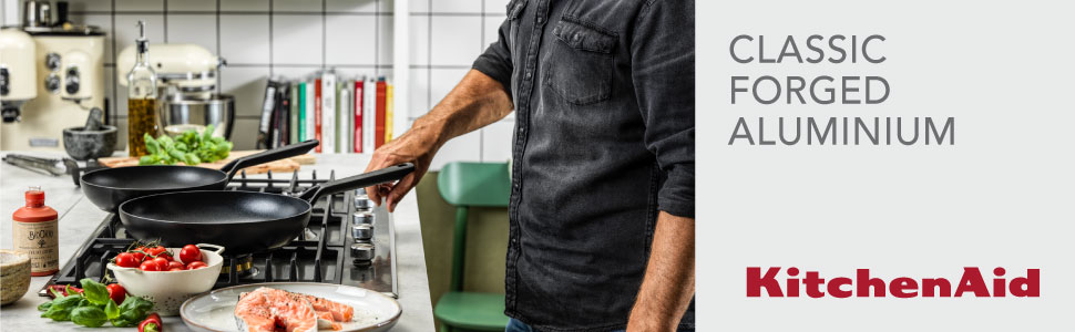 Сковорода для млинців KitchenAid Classic 24 см, кована, анодований алюміній, керамічне антипригарне покриття без PFAS, для індукції, духовки, посудомийки, чорна