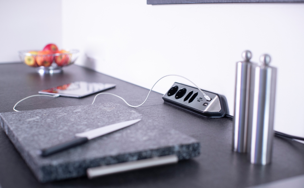 Бренненштуль Estilo Розподільний блок розеток у кут 4-fach (настільна мережа з поверхнею з нержавіючої сталі для кухні та офісу, з 2 розетками з заземленням, 2 розетками Євро, з USB-функцією зарядки) (USB A, срібно/чорний)