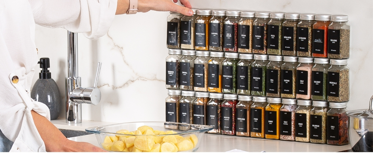 Набір скляних банок для спецій Deco haus® 24 шт. з кришками та ситечко - органайзер для спецій