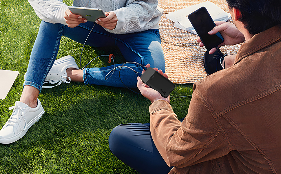 Power Bank JUOVI 10000mAh, 35W: Швидка зарядка, 3 виходи, 2 входи, PD3.0, QC 4.0, цифровий дисплей, чорний