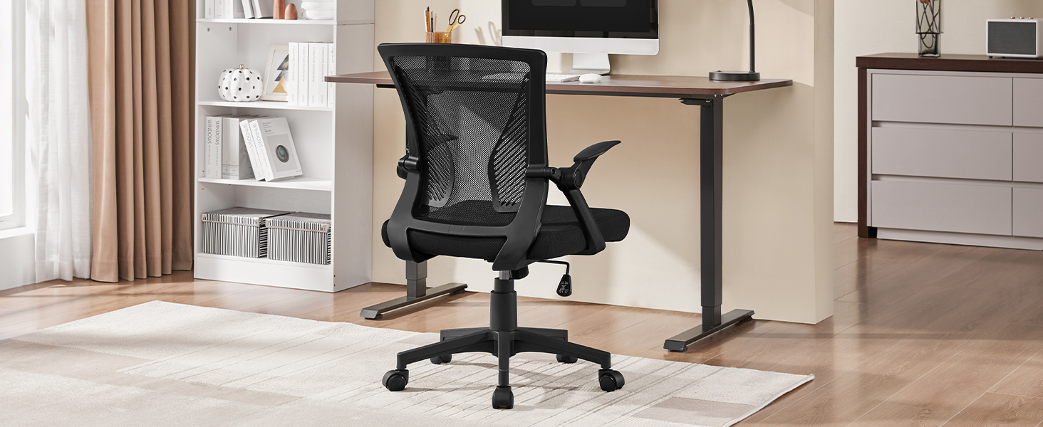 Офісне крісло Yaheetech ергономічне, комп'ютерне крісло з сітчастою спинкою, крісло для офісу з підлокітниками, крісло керівника з сітки, регульоване по висоті, вантажопідйомність 136 кг, дихаюче, функція гойдання (Чорний, відкидні підлокітники)