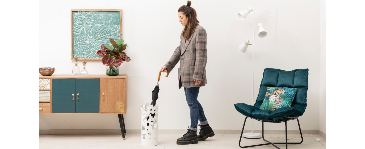 Підставка для парасольки Baroni Home - сучасний дизайн, металева, з квітами, 2 гачки, знімний контейнер, білий (19 x 19 x 49 см)