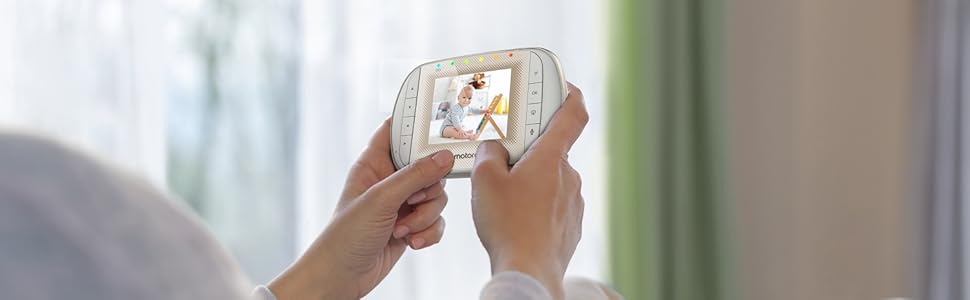 Відеоняня Motorola MBP30A з 7,6 см (3 дюйми) ручною панеллю та функцією дистанційного сканування. З розеткою UK