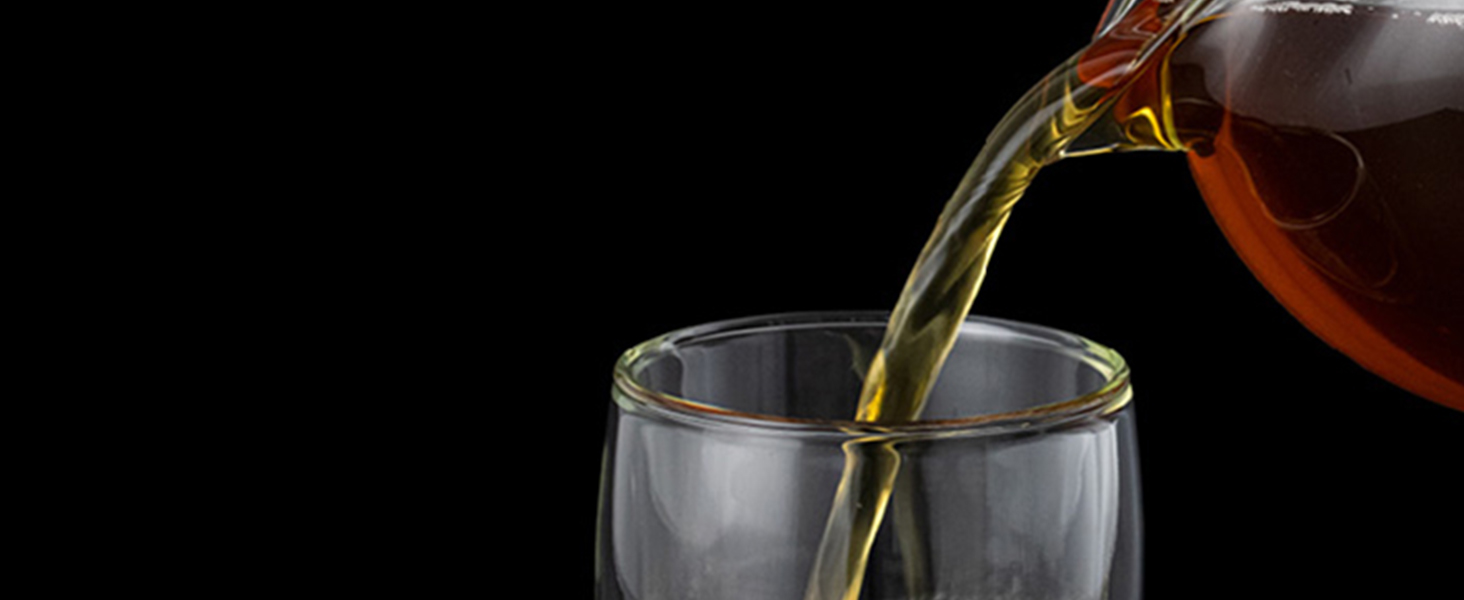 Чайник зі скла GLASWERK 1,3L з нержавіючої сталі та дерев'яною ручкою, з ситечко