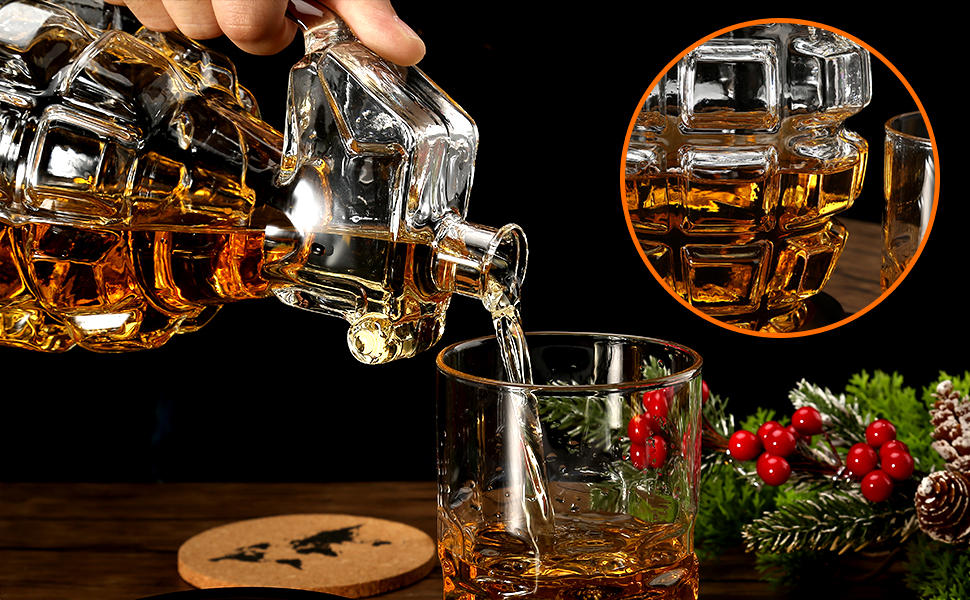 Набір віскі: декантик у формі бомби та 2 келихи з дерев'яною підставкою - для скотчу, бурбону, лікеру. Подарунок для чоловіків, батька, чоловіка, друга на ювілей, день народження