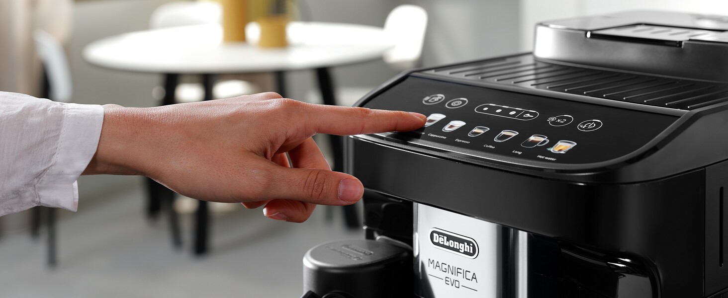 Кавомашина De'Longhi Magnifica Evo ECAM 292.81.B з LatteCrema, 7 прямих кнопок, 2-купові, чорна