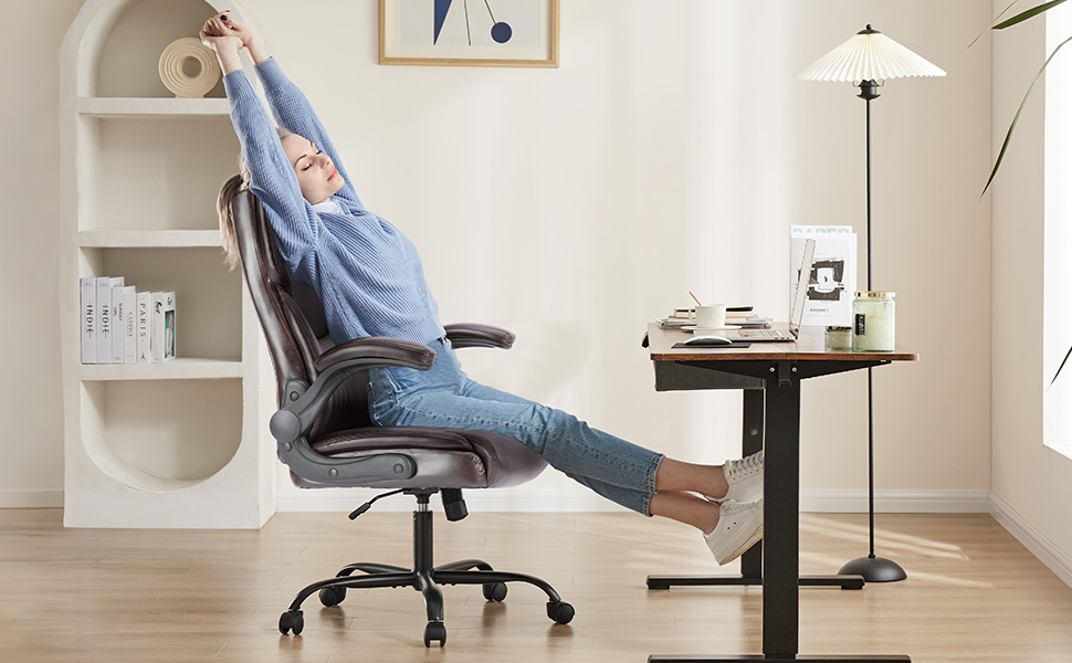 Крісло шеф-кухаря Sweetcrispy з PU шкіри, ергономічне офісне крісло, комп'ютерне крісло з підйомними підлокітниками, геймінгове крісло для роботи та відпочинку, (темно-коричневе)