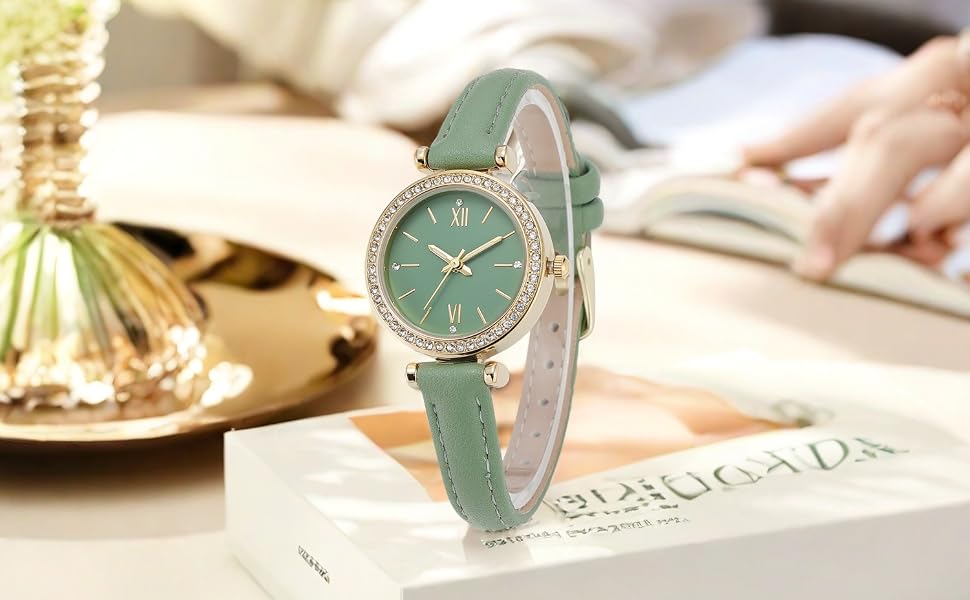 Жіночий класичний кварцовий годинник NUOVO Rose Gold з білим шкіряним ремінцем та кристалами на безелі
