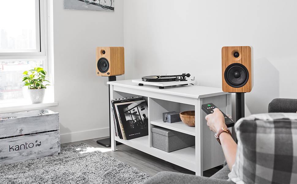 Підлогові стійки для колонок Kanto SP26PLW 26' | Для середніх та великих полоччастих колонок | Сталь, пінопакет, поворотна платформа 30° | Приховане кабельне прокладання | Пара, 66 см (чорний)