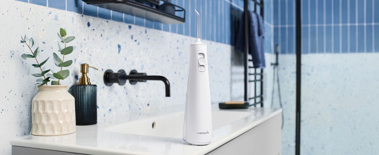 Waterpik Pulse Бездротова Іригатор для Рота (Мандюшче) з 2 Насадками, Білий. Професійне видалення нальоту, 2 режими інтенсивності, 45 сек резервуар, для чищення зубів та міжзубних проміжків