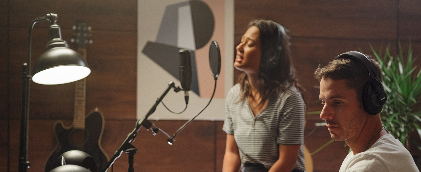 Мікрофон AKG P120 - студійний, велика мембрана, для запису, чорний