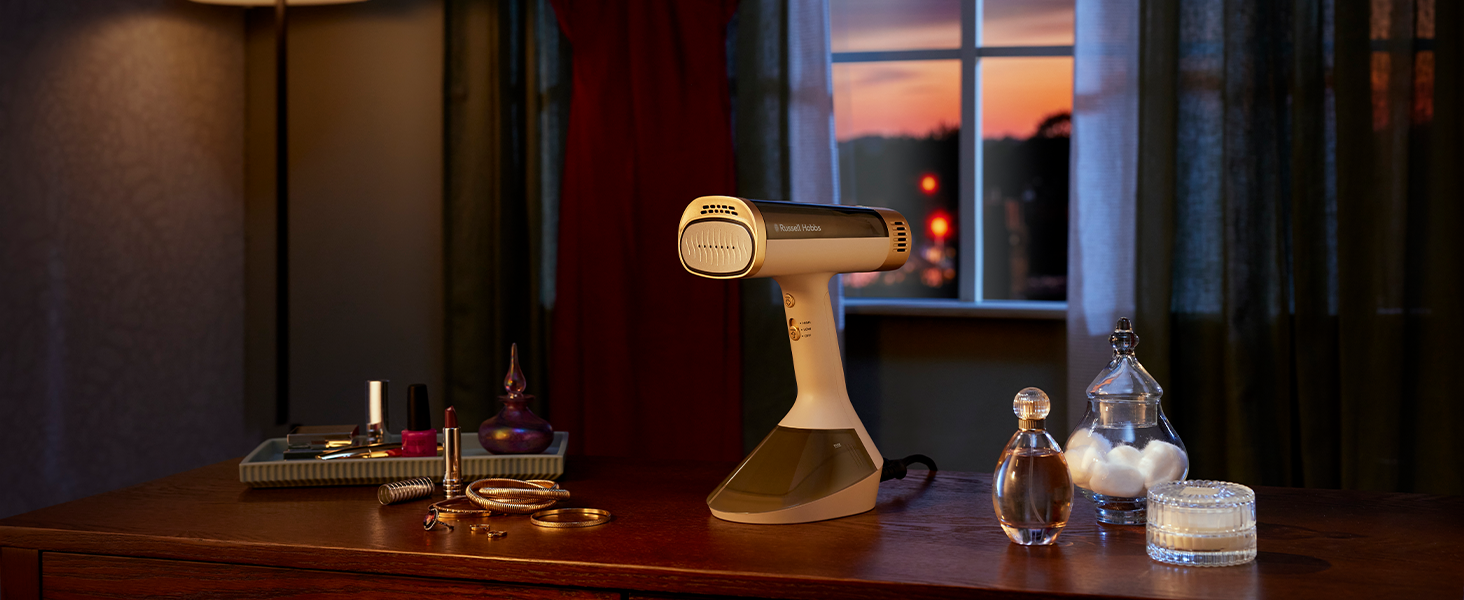 Відпарювач Russell Hobbs VacuSteam Pro: відпарювання та прасування з технологією всмоктування, керамічна підошва, 200 мл резервуар, 3 рівні потужності, для всіх тканин