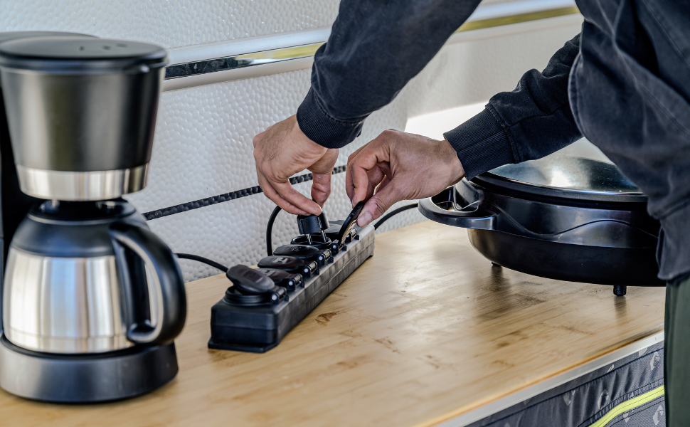 Розподільник розеток Brennenstuhl IP44 6-фазовий, 2м, для будівництва та зовнішнього використання, чорний