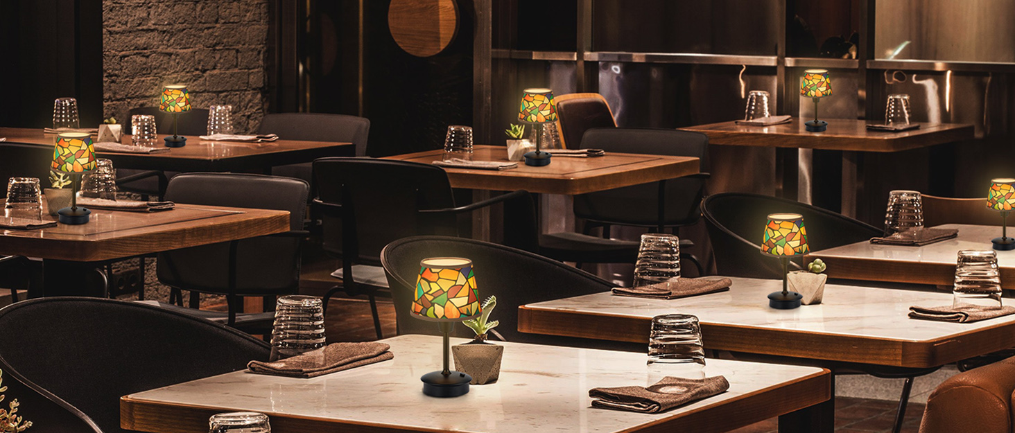 Акумуляторна настільна лампа: портативна, з регулюванням яскравості, для дому та саду. Тканинний абажур, античний метал, квітковий принт