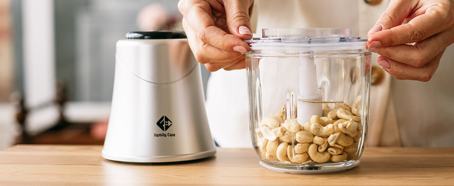 Електричний подрібнювач Family Care для кухні: 3 титанові леза, 300W, скляна чаша 600 мл, багатофункціональний, для м'яса, цибулі, овочів, горіхів, льоду