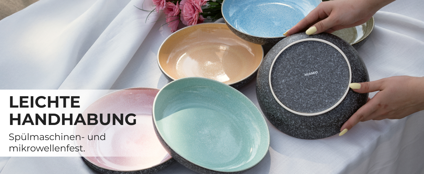 Набір посуду Miamio Las Palmitas (24 предмети) для 6 осіб: тарілки, чашки, супові тарілки, миски для каші/пасти. Можна мити в посудомийній машині, використовувати в мікрохвильовій печі та духовці.