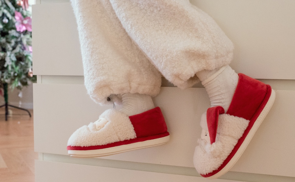 Тапочки домішки жіночі чоловічі зимові - Теплі плюшеві тапочки з меморі-піною та штучним хутром, антиковзкі тапочки для дому/на вулицю, зручні сліпони для всієї родини (обгортка Санта Клауса на п'яті, 39/40 EU)