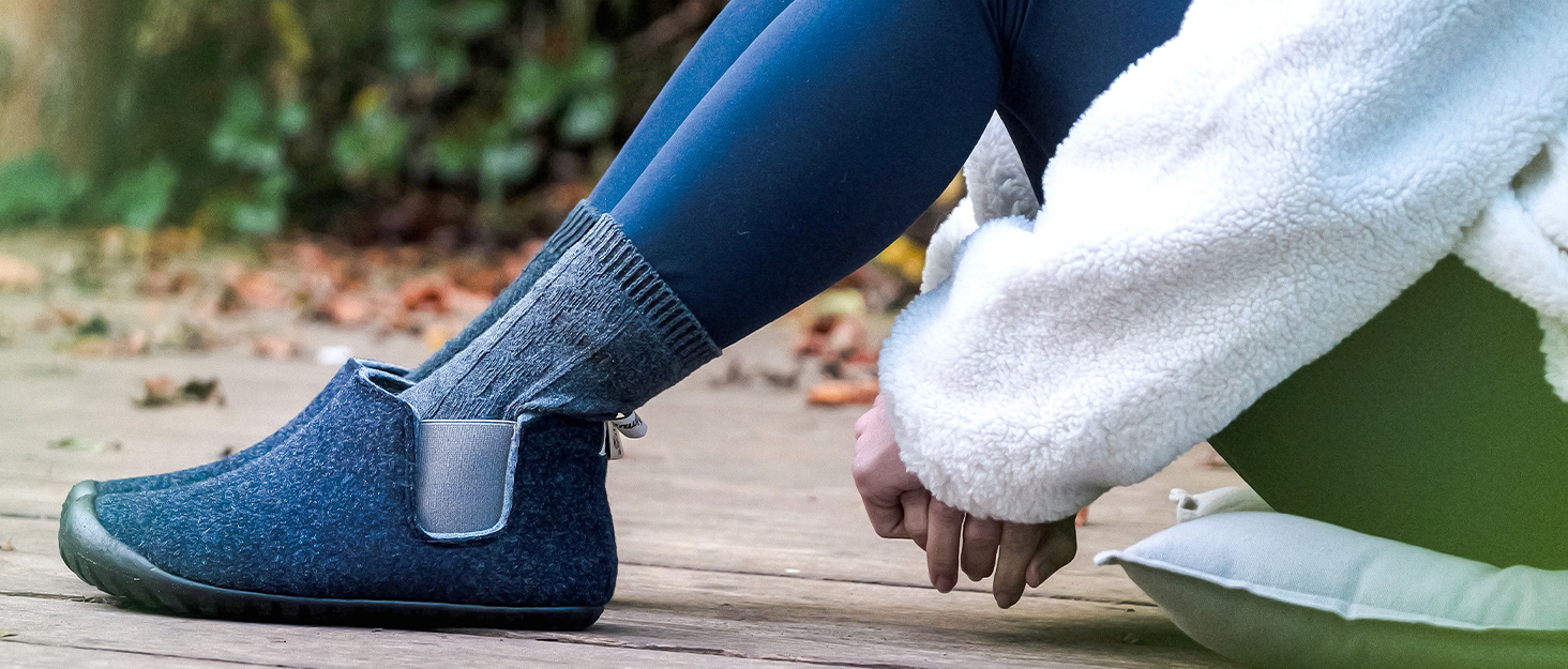 Тапочки Gumbies з перероблених матеріалів - антиковзаюча та стійка підошва, знімна устілка, зігріваючі, для дому та вулиці - сіро-рожеві, 40