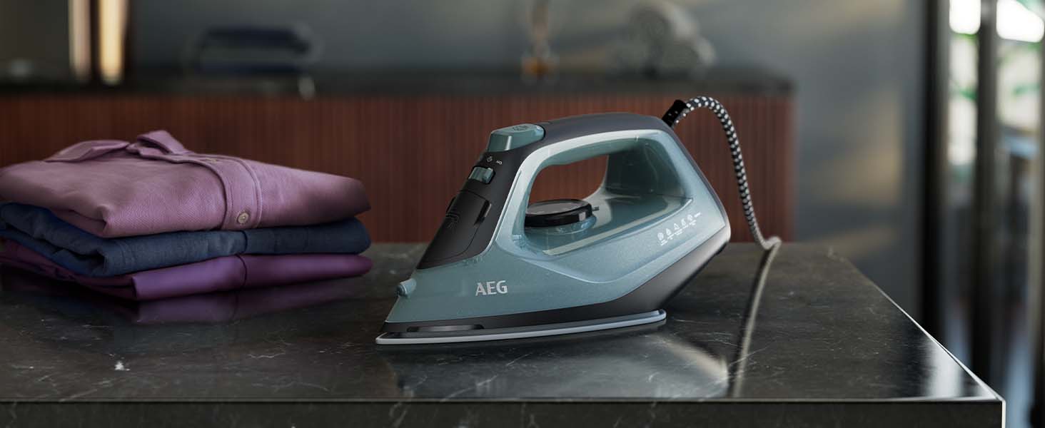 Праска AEG DB 1740LG 110g, 2400 Вт, керамічна підошва, 250 мл, антикальк, серія 5000, зелено-білий колір