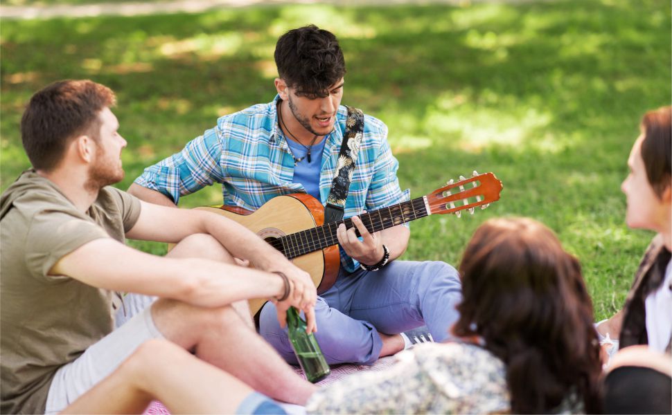 Японський гітарний ремінь Nefelibata з бавовни для акустичної гітари, укулеле, адаптер для голівки грифа в подарунок, медіатор та замок для ремінця. Регулювання від 38' до 64'. Дизайн: Хризантеми