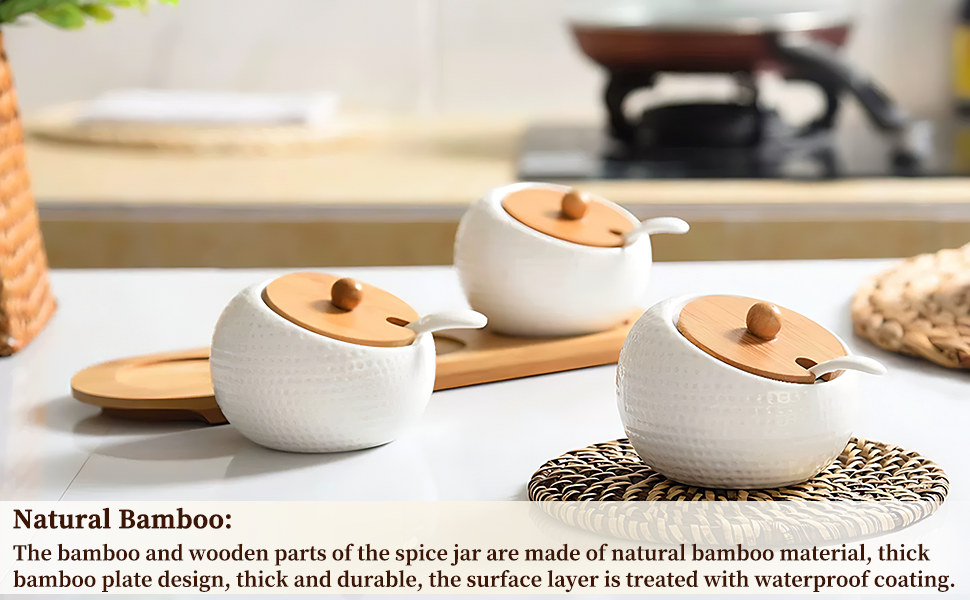 Набір керамічних баночок для спецій, 3 шт. з бамбуковими кришками, ложками та підставкою. Об'єм 170 мл. Підходять для кави, цукру, солі та спецій.