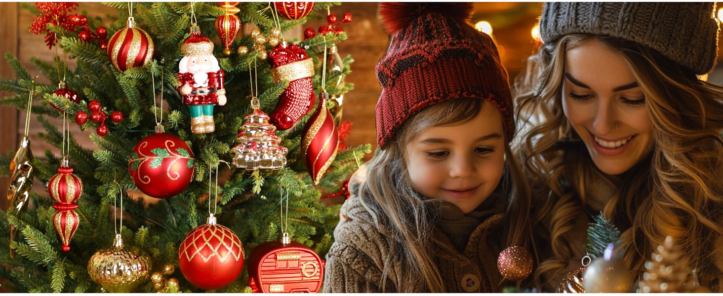 Набір прикрас на ялинку Shareconn 135 шт. – міцні ялинкові кулі з мотузкою, різні розміри та дизайни, декор для ялинки (червоний, зелений, золотий)