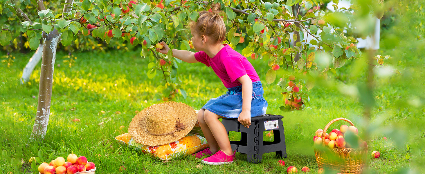 Складний стільчик HOUSE DAY 22см - чорний. Стійкий, легкий, з антиковзким покриттям. Ідеально для дітей, кемпінгу, пікніка та дому.