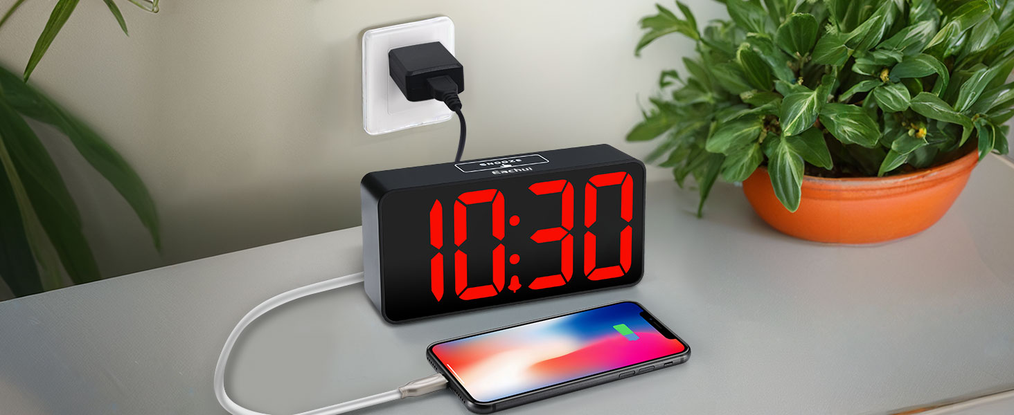 LED годинник-будильник Eachui з USB-зарядкою, великий дисплей, регулювання яскравості та гучності, функція відкладання, 12/24 год, цифровий годинник, живлення від мережі (чорний & білий), червоний