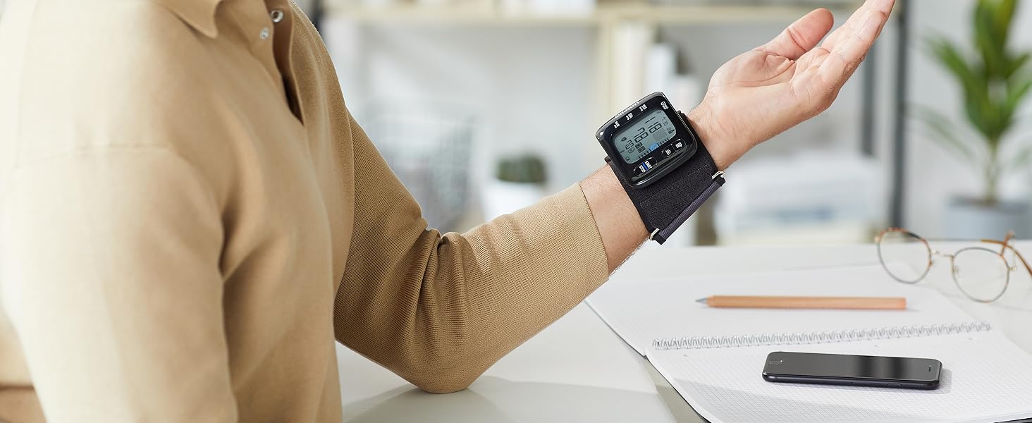 Тонометр на зап'ясті OMRON RS7 Intelli IT з Bluetooth, клінічно перевірений, Testsieger Stiftung Warentest 09/2020