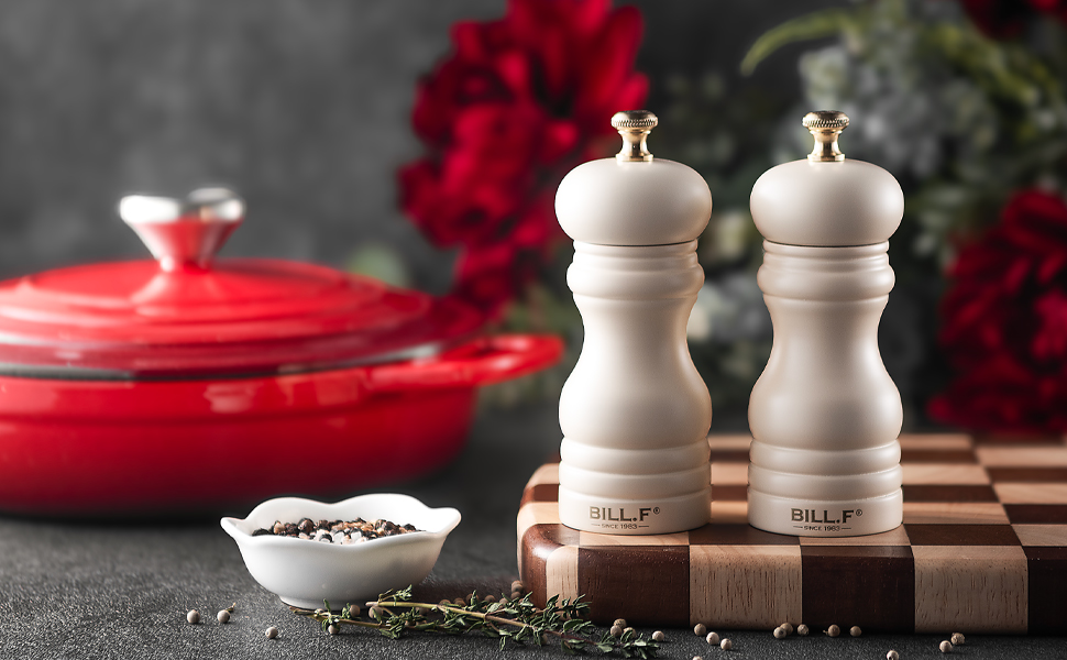 Набір для солі та перцю Bill.F, 2 шт., дерев'яні, ручні, з регульованим керамічним жорном, 13,5 см (чорний та кремовий)