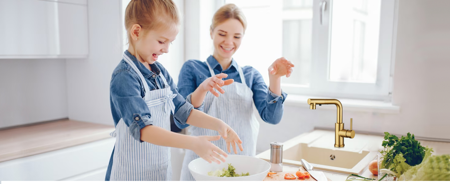 Кран кухонний CREA з 3 функціями: душ, висувний вилив, поворот на 360°, матовий золотий