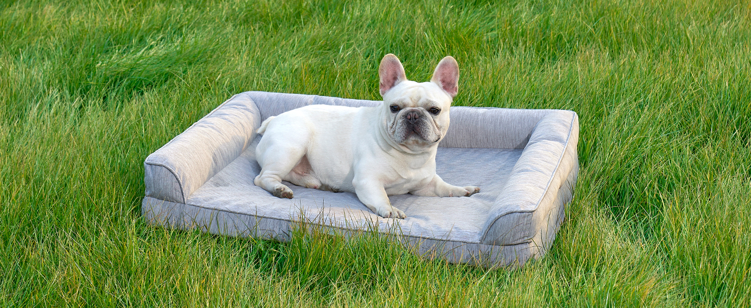 Ортопедичне ліжко для собак середнього розміру COZY KISS з знімним, пральним чохлом. Підтримує хребет, водонепроникні бортики та протиковзна основа. Розмір: 91x69x16 см, колір: сріблясто-сірий