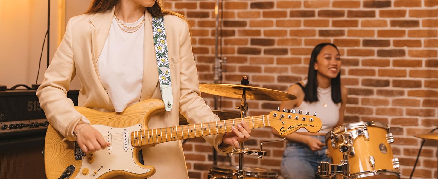 Гітарний ремінь 5,1 см з бавовняним друком, квітковий принт, з повним шкіряним кінцем, для бас-гітари, електро- та акустичної гітари, безкоштовна кнопка для ременя, фіксатори для ременя та медіатори. Жовті ромашки